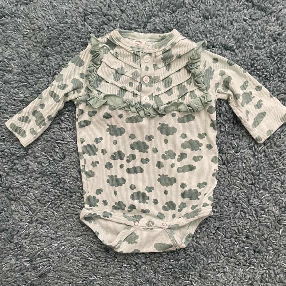 Kate Quinn Long Sleeve V-Yoke Ruffle Bubble Bodysuit| Jade Cloud Scatter | 6-12m